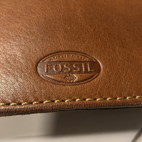 Fossil brown leather wristlet - Picture 3 of 9